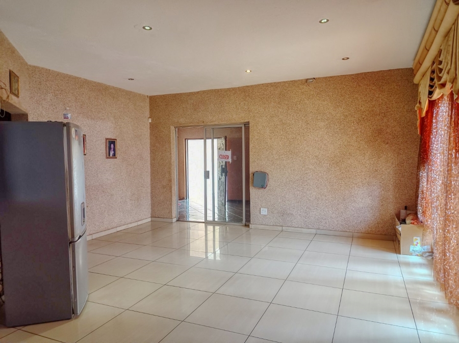 6 Bedroom Property for Sale in White River Ext 18 Mpumalanga