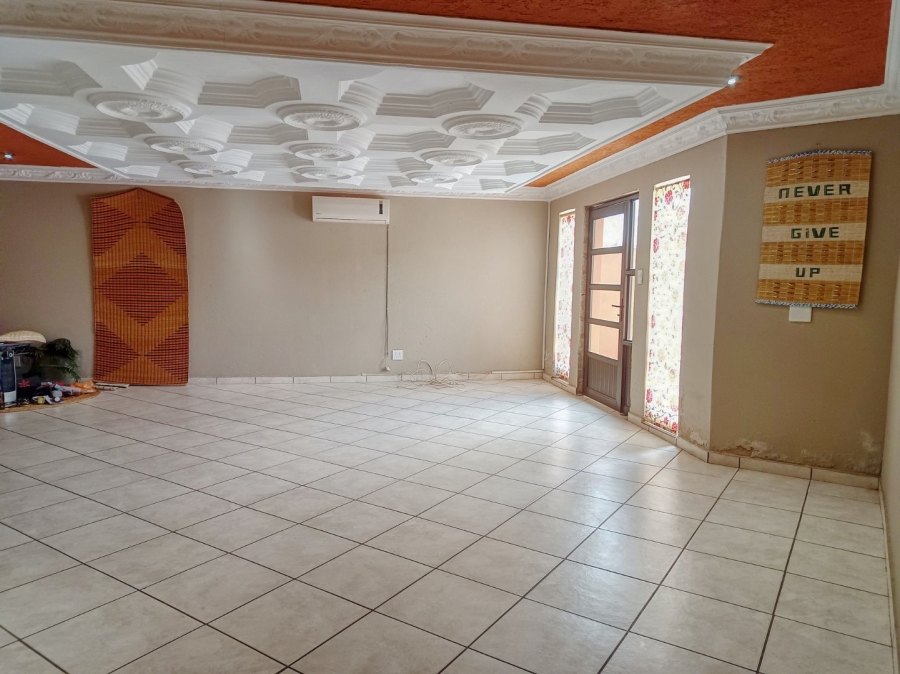 6 Bedroom Property for Sale in White River Ext 18 Mpumalanga