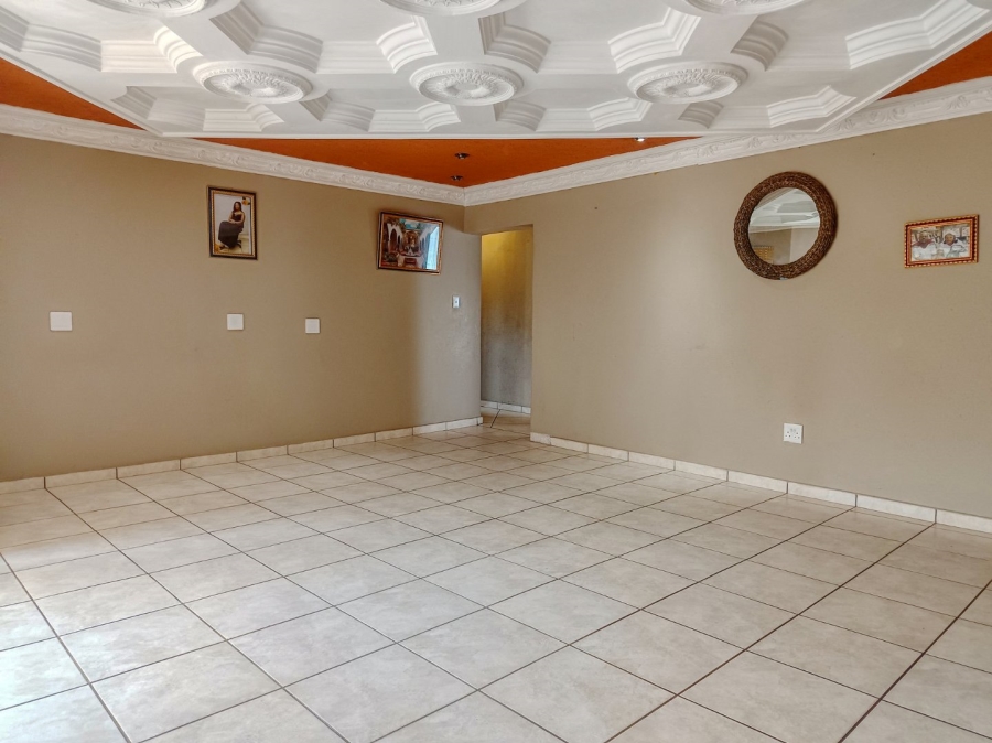 6 Bedroom Property for Sale in White River Ext 18 Mpumalanga