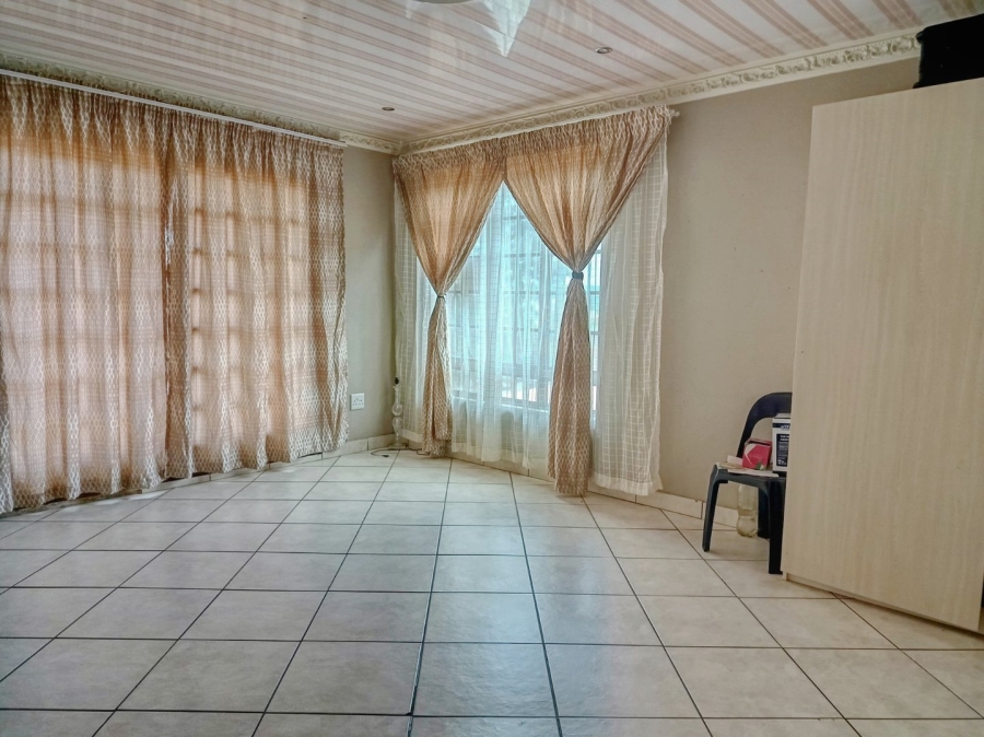 6 Bedroom Property for Sale in White River Ext 18 Mpumalanga