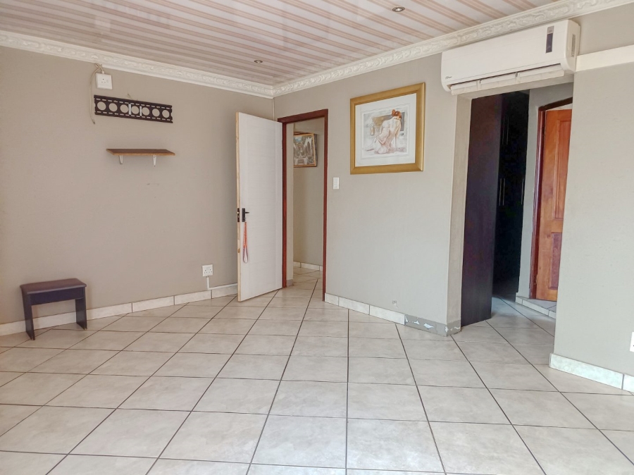 6 Bedroom Property for Sale in White River Ext 18 Mpumalanga