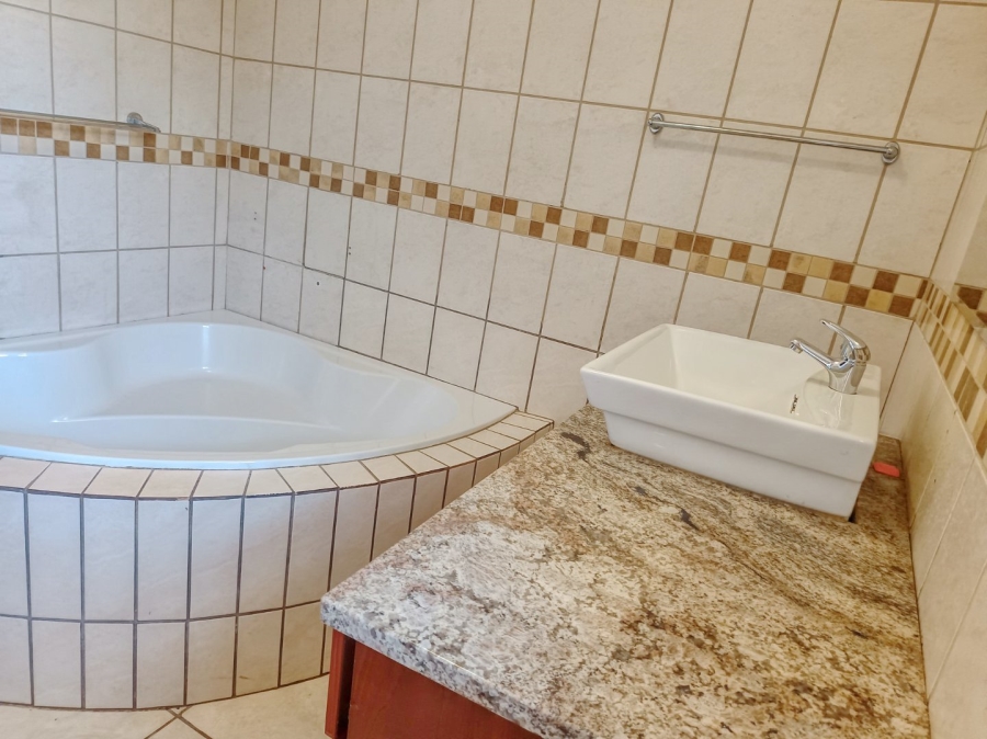 6 Bedroom Property for Sale in White River Ext 18 Mpumalanga