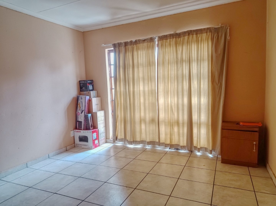 6 Bedroom Property for Sale in White River Ext 18 Mpumalanga