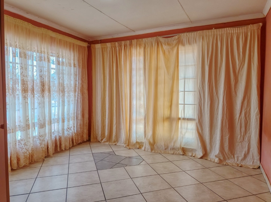6 Bedroom Property for Sale in White River Ext 18 Mpumalanga