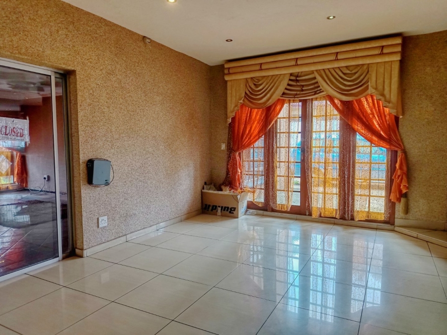 6 Bedroom Property for Sale in White River Ext 18 Mpumalanga