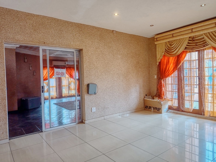 6 Bedroom Property for Sale in White River Ext 18 Mpumalanga