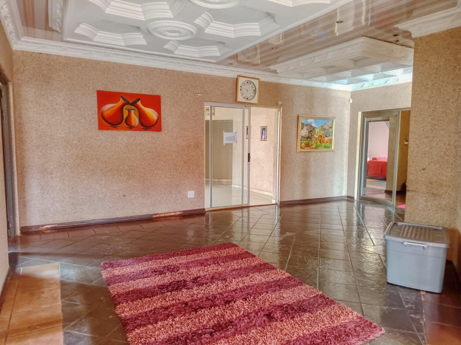 6 Bedroom Property for Sale in White River Ext 18 Mpumalanga