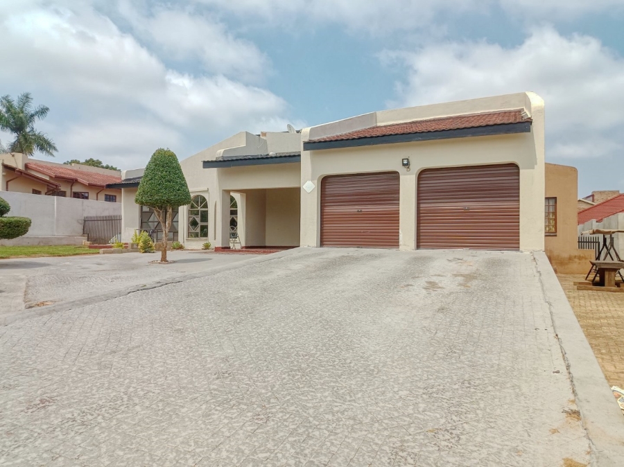 6 Bedroom Property for Sale in White River Ext 18 Mpumalanga
