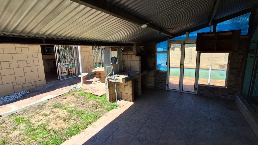 4 Bedroom Property for Sale in Kruinpark Mpumalanga