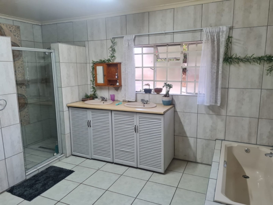 To Let 3 Bedroom Property for Rent in Model Park Mpumalanga