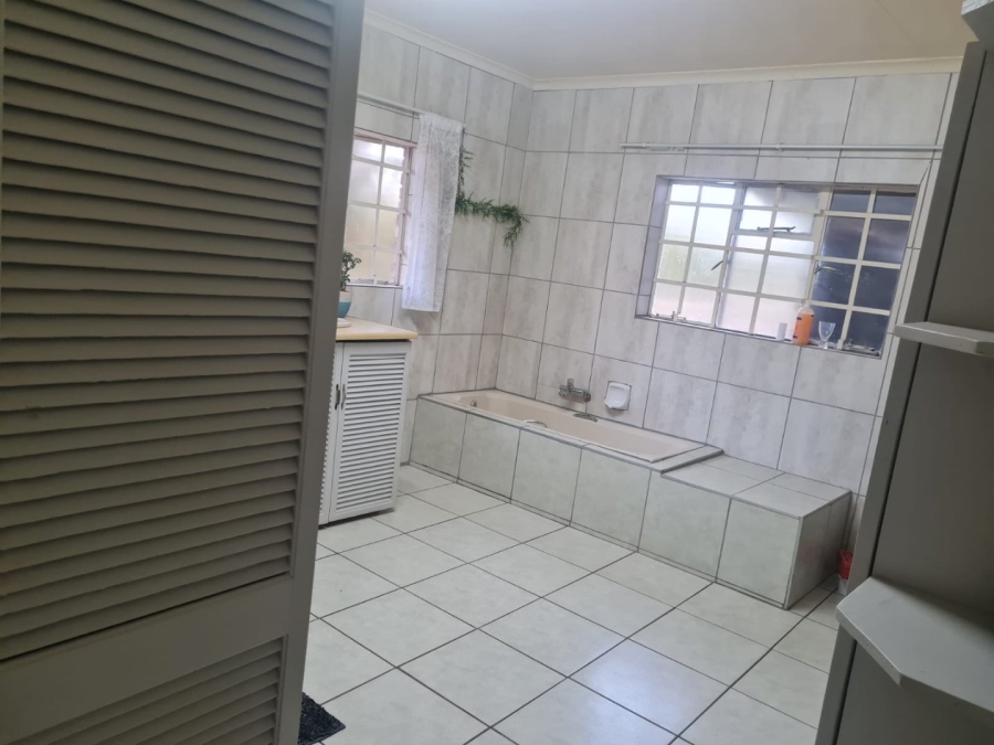 To Let 3 Bedroom Property for Rent in Model Park Mpumalanga