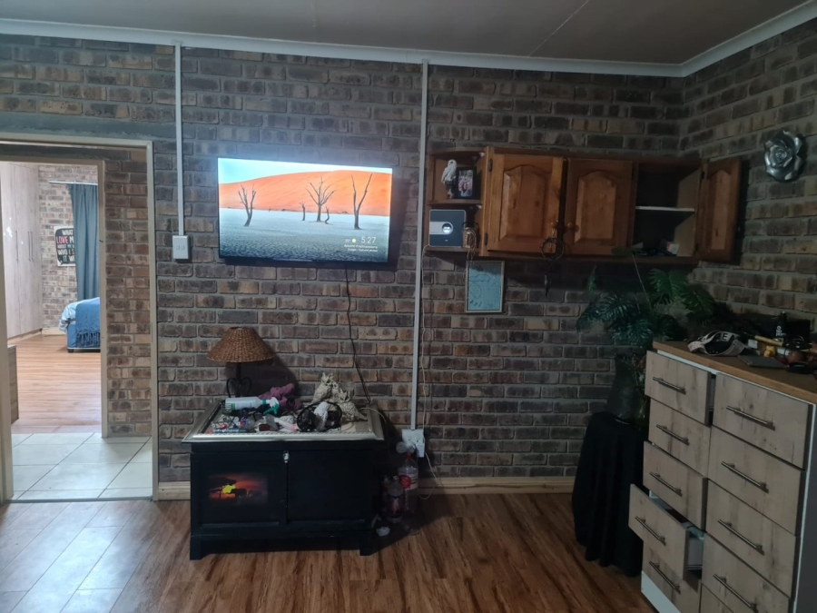 To Let 3 Bedroom Property for Rent in Model Park Mpumalanga