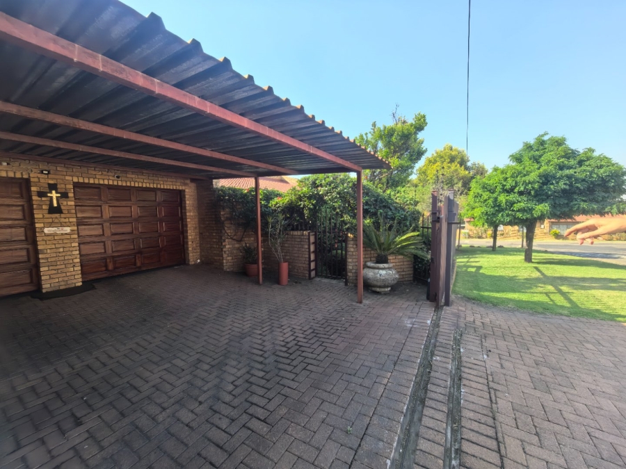 3 Bedroom Property for Sale in Die Heuwel Ext 4 Mpumalanga