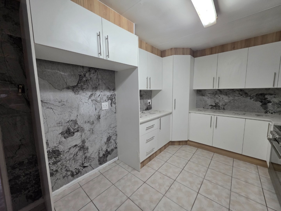 To Let 4 Bedroom Property for Rent in Kruinpark Mpumalanga