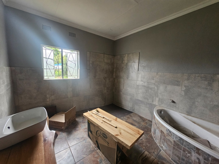 To Let commercial Property for Rent in White River Rural Mpumalanga