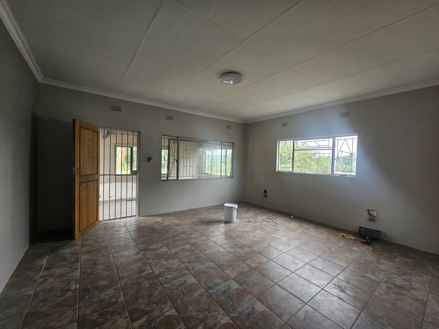 To Let commercial Property for Rent in White River Rural Mpumalanga