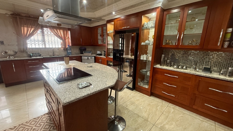 8 Bedroom Property for Sale in Aerorand Mpumalanga