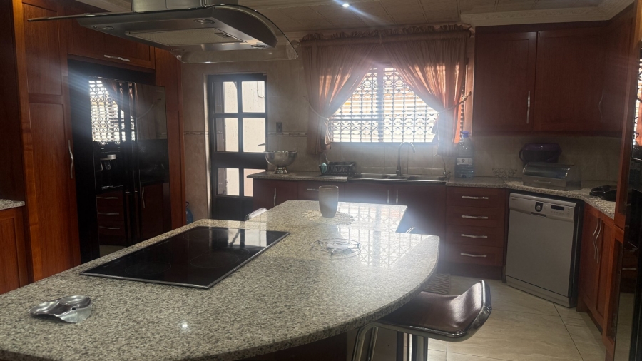 8 Bedroom Property for Sale in Aerorand Mpumalanga