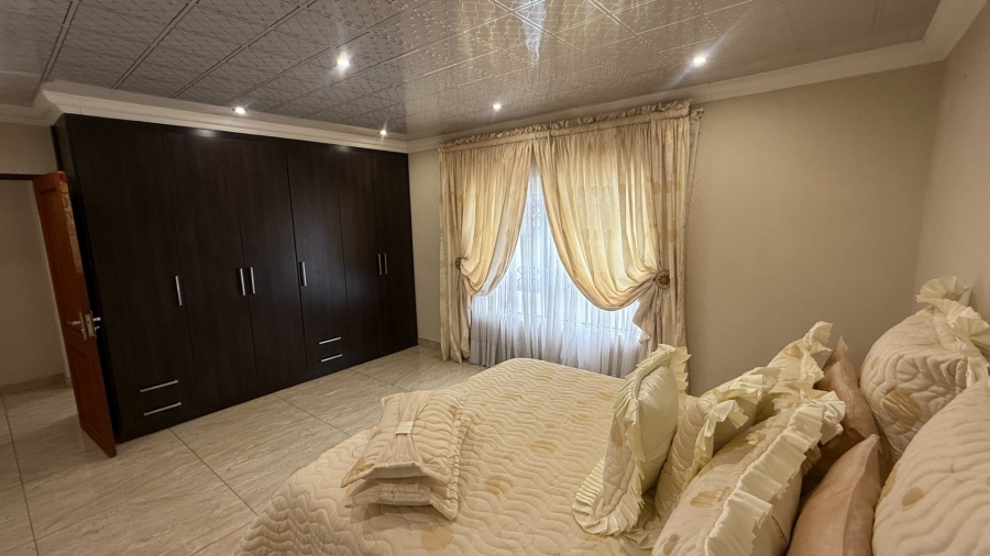 8 Bedroom Property for Sale in Aerorand Mpumalanga