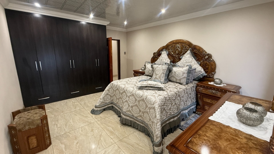 8 Bedroom Property for Sale in Aerorand Mpumalanga