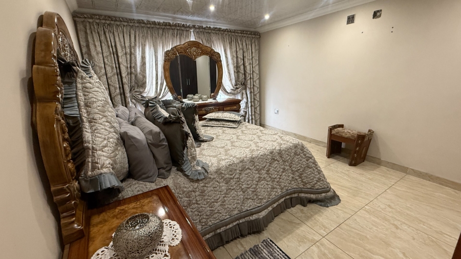 8 Bedroom Property for Sale in Aerorand Mpumalanga