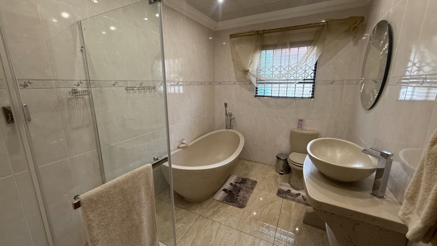 8 Bedroom Property for Sale in Aerorand Mpumalanga