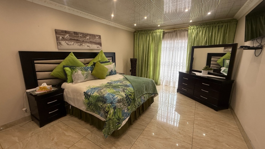 8 Bedroom Property for Sale in Aerorand Mpumalanga