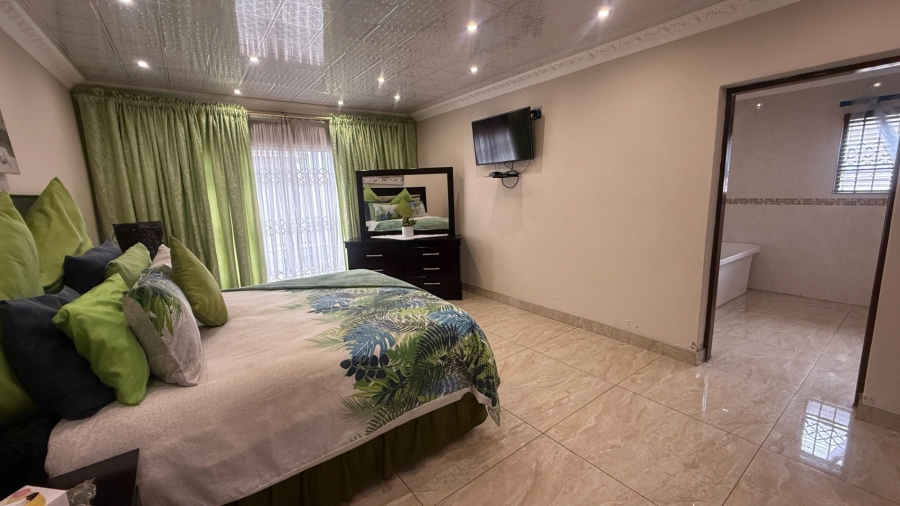 8 Bedroom Property for Sale in Aerorand Mpumalanga