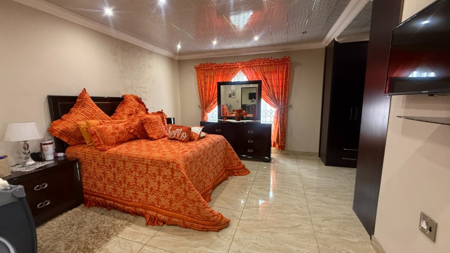 8 Bedroom Property for Sale in Aerorand Mpumalanga