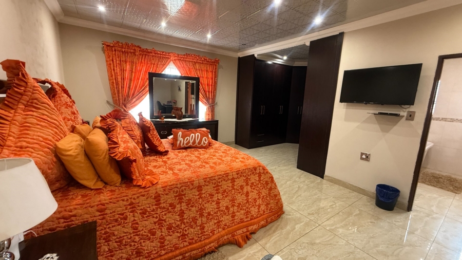 8 Bedroom Property for Sale in Aerorand Mpumalanga