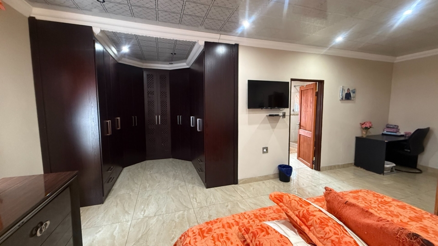 8 Bedroom Property for Sale in Aerorand Mpumalanga