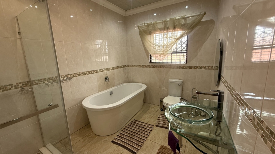 8 Bedroom Property for Sale in Aerorand Mpumalanga