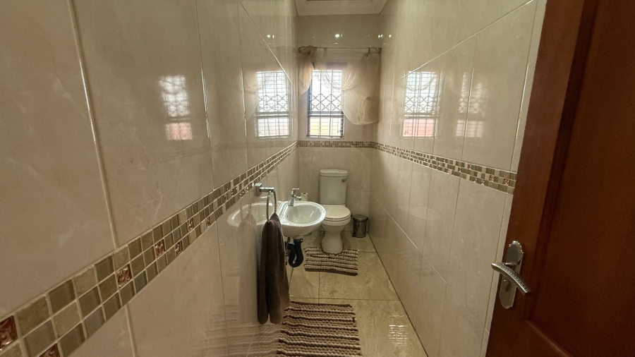 8 Bedroom Property for Sale in Aerorand Mpumalanga