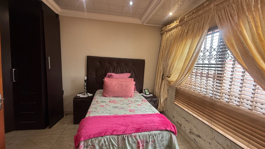 8 Bedroom Property for Sale in Aerorand Mpumalanga