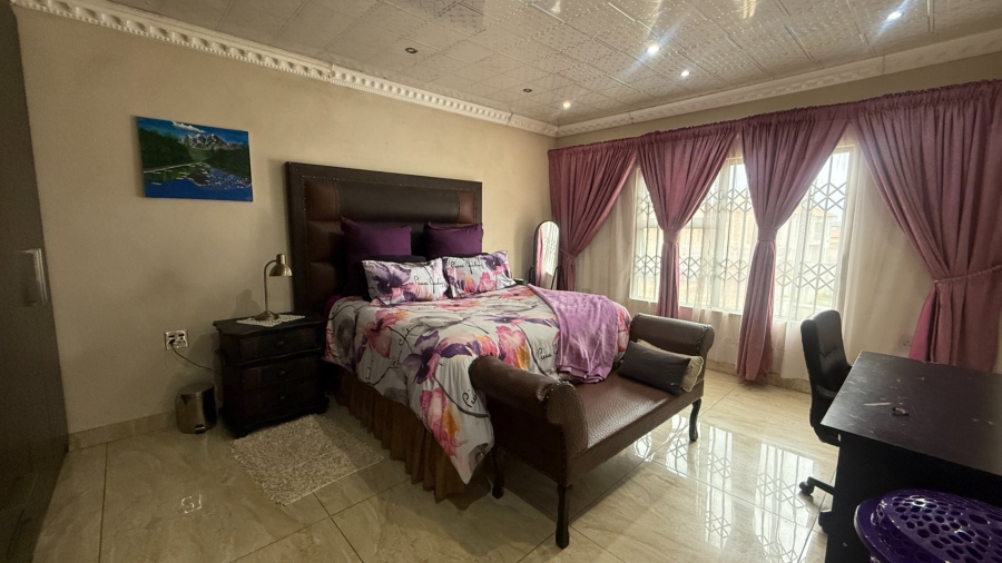 8 Bedroom Property for Sale in Aerorand Mpumalanga