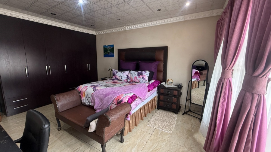 8 Bedroom Property for Sale in Aerorand Mpumalanga