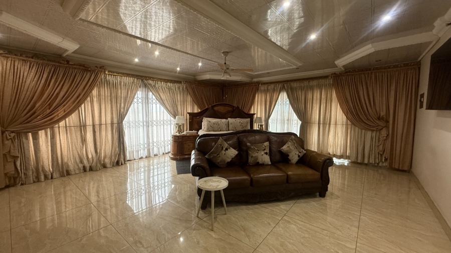 8 Bedroom Property for Sale in Aerorand Mpumalanga