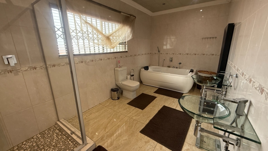 8 Bedroom Property for Sale in Aerorand Mpumalanga