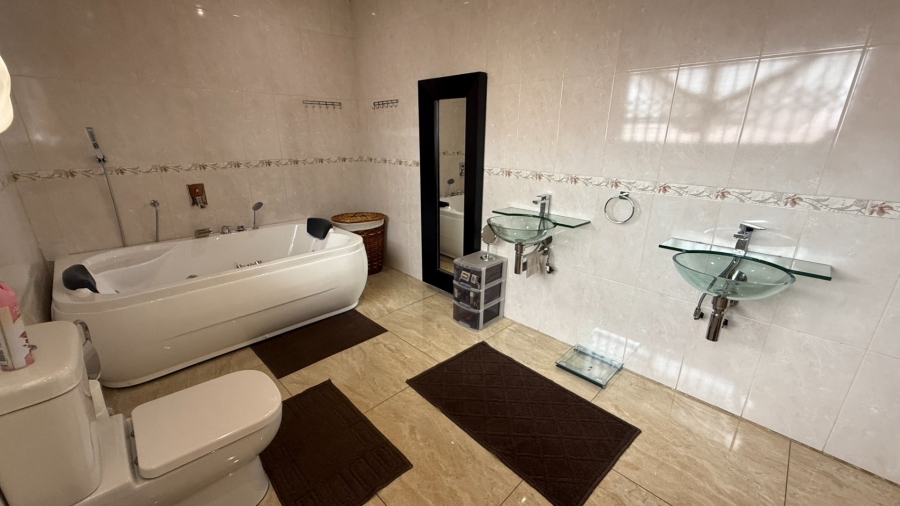 8 Bedroom Property for Sale in Aerorand Mpumalanga