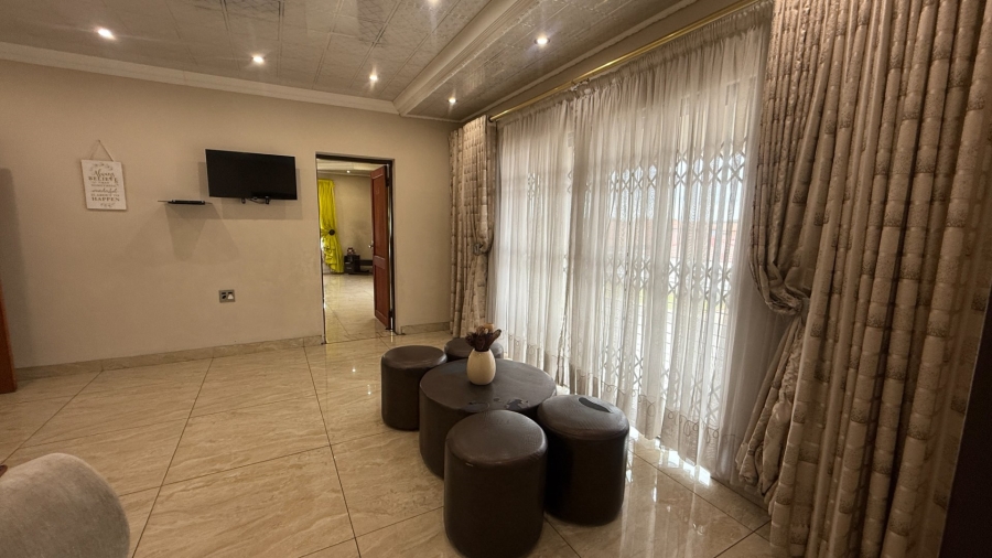 8 Bedroom Property for Sale in Aerorand Mpumalanga