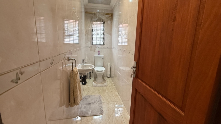 8 Bedroom Property for Sale in Aerorand Mpumalanga