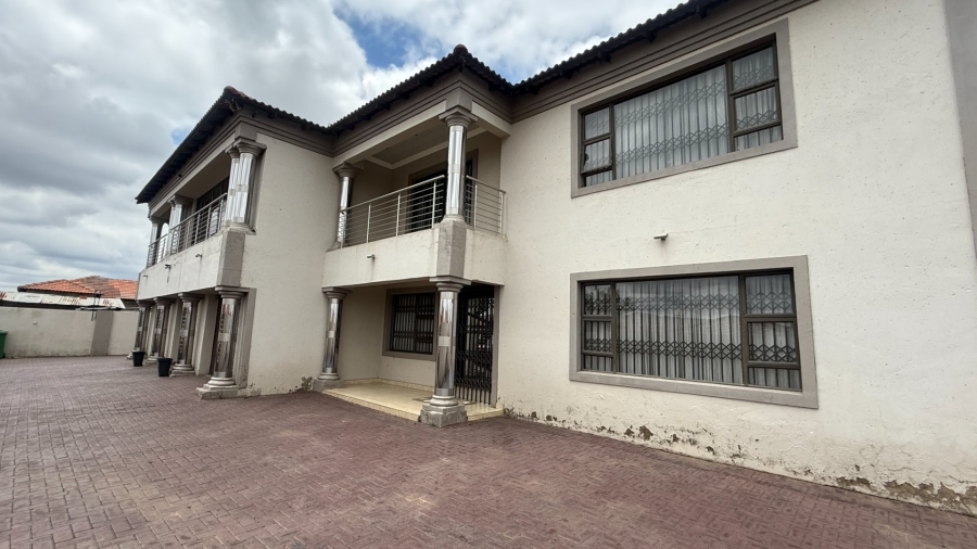8 Bedroom Property for Sale in Aerorand Mpumalanga