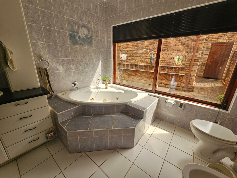 4 Bedroom Property for Sale in White River Country Estate Mpumalanga