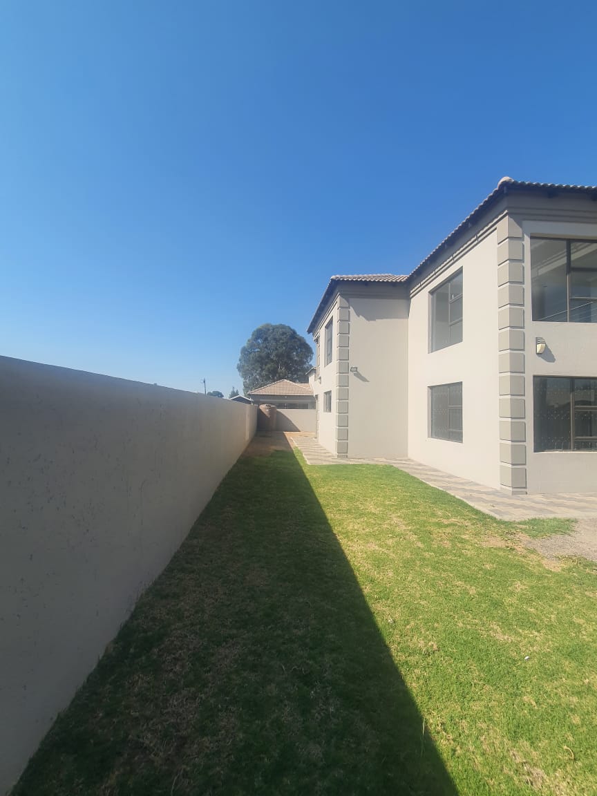 5 Bedroom Property for Sale in Reyno Ridge Mpumalanga