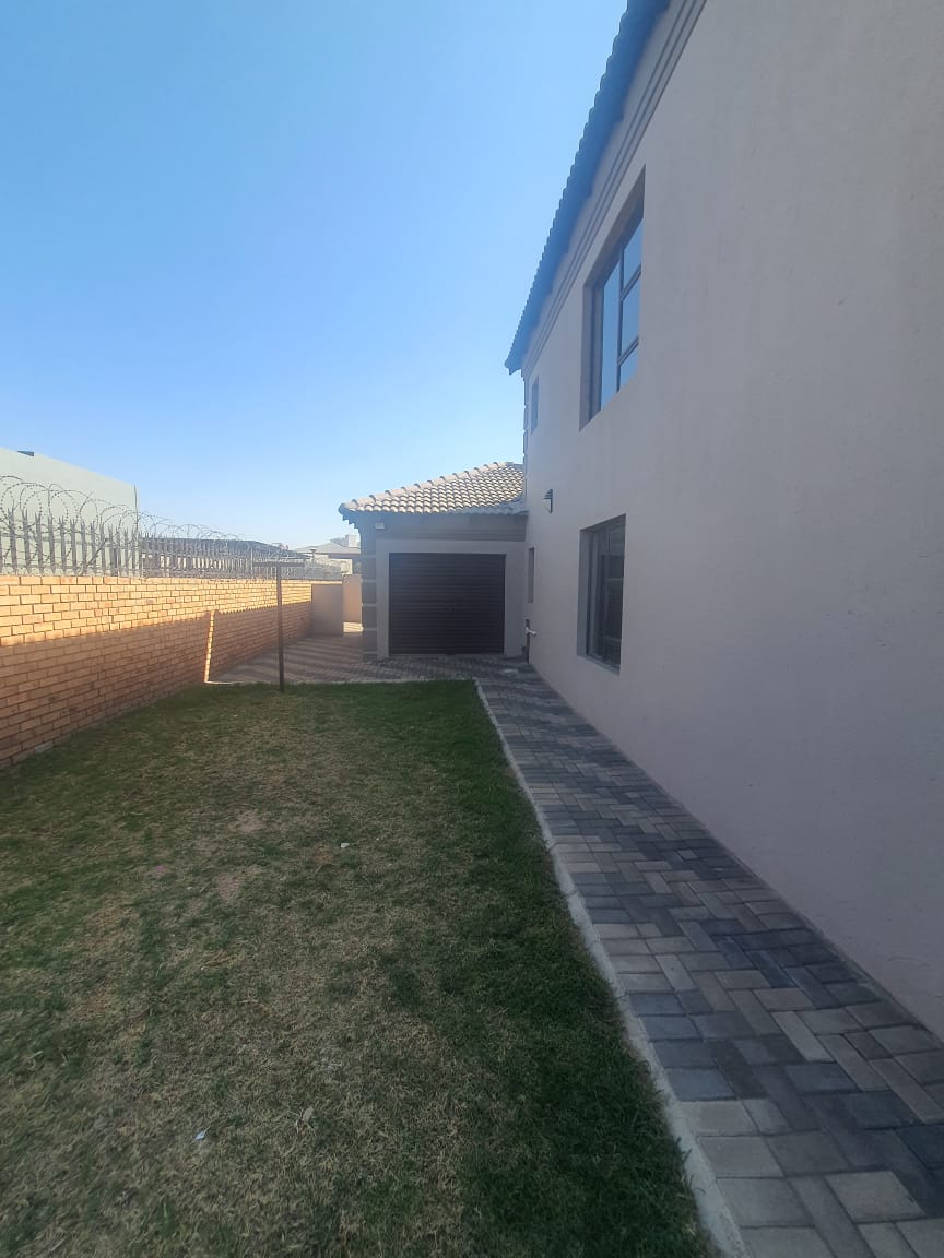 5 Bedroom Property for Sale in Reyno Ridge Mpumalanga