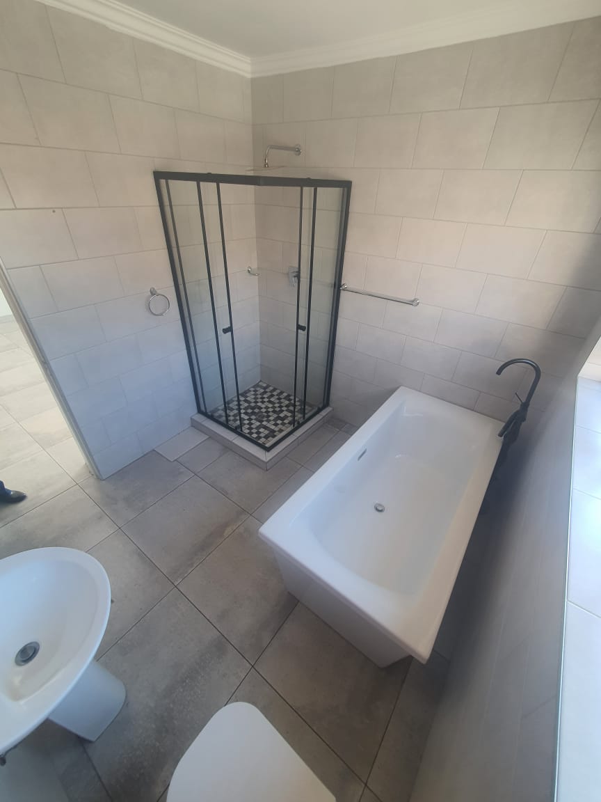 5 Bedroom Property for Sale in Reyno Ridge Mpumalanga