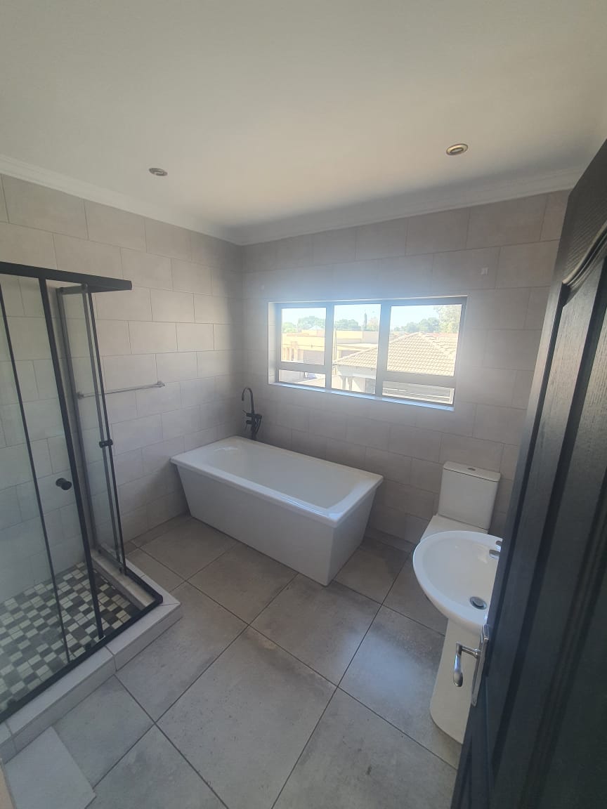 5 Bedroom Property for Sale in Reyno Ridge Mpumalanga