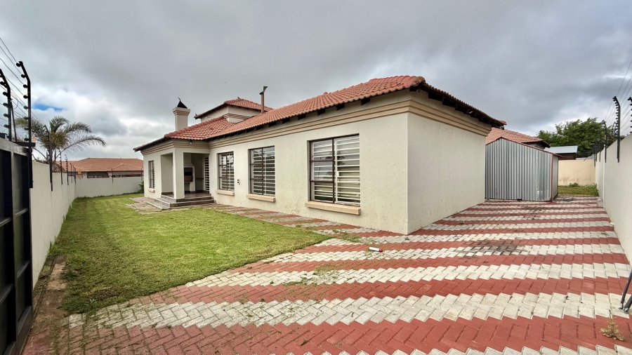 To Let 4 Bedroom Property for Rent in Aerorand Mpumalanga