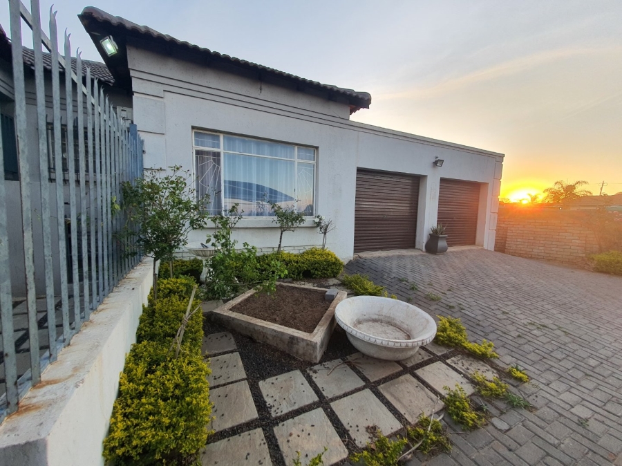 To Let 3 Bedroom Property for Rent in Model Park Mpumalanga