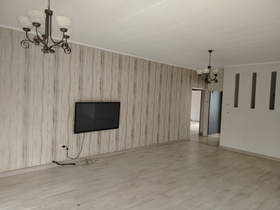 To Let 4 Bedroom Property for Rent in Model Park Mpumalanga